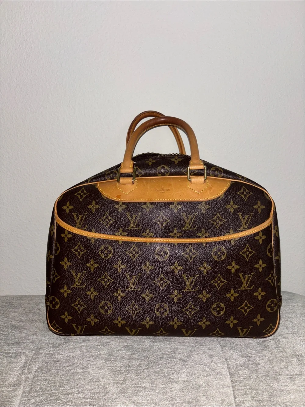 Louis Vuitton Deauville Monogram Canvas Duffel with Tan Trim w/ Lock & Key 323